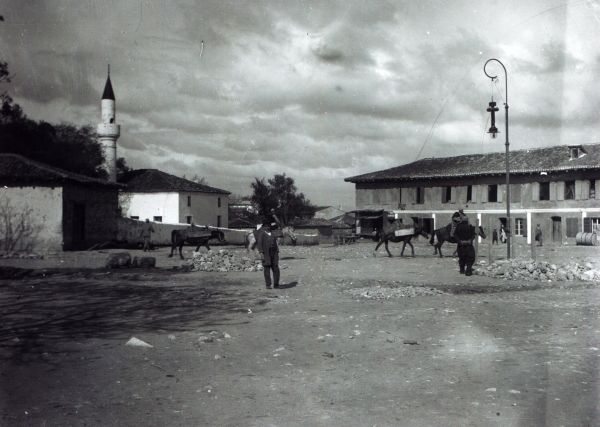 Fotografi Historike shqiptare! Attachment