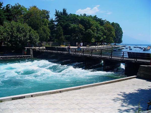 Emri:  macedonia_pictures_2.jpg

Shikime: 2302

Madhsia:  57.7 KB