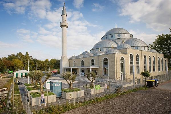 Emri:  Xhamia Merkez ne Duisburg.jpg

Shikime: 3425

Madhsia:  58.2 KB