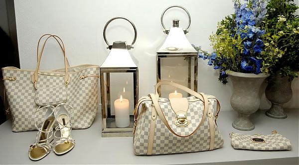 Emri:  Louis_Vuitton_Azur_Cruise_2010.jpg

Shikime: 372

Madhsia:  42.1 KB