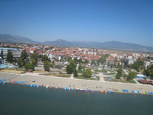 Emri:  800px-Struga_City_Beach.jpg

Shikime: 247

Madhsia:  52.5 KB