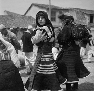 Emri:  Albanian_Woman_in_Native_Dress1910_1930-320x312.jpg

Shikime: 496

Madhsia:  32.8 KB