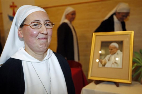 Emri:  nun.jpg

Shikime: 491

Madhsia:  41.1 KB