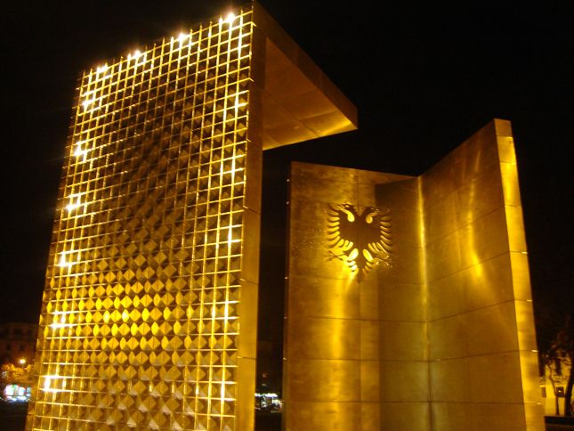 Emri:  largea_monumenti1364384257.jpg

Shikime: 900

Madhsia:  59.9 KB