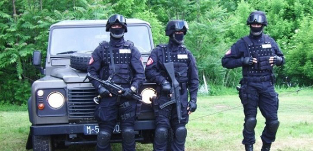 Emri:  Xhandarmria-ndihmon-zbatimin-e-marrveshjes.jpg

Shikime: 174

Madhsia:  152.7 KB