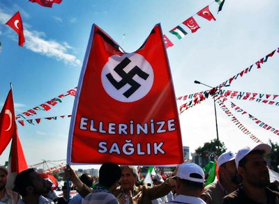 Emri:  turkey-flotilla-rally-Ship-to-Gaz-under-hakkorsflag.jpg

Shikime: 375

Madhsia:  56.4 KB