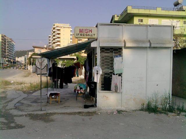 Emri:  999654_635938483113161_1597069136_n.jpg

Shikime: 1348

Madhsia:  45.4 KB