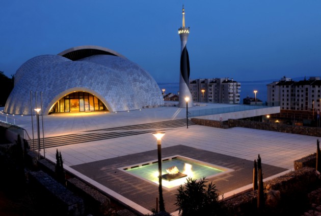 Emri:  Dzamija-u-Rijeci-Foto-Marko-GRACIN-8_multimedia_gallery_full.jpg

Shikime: 1315

Madhsia:  54.5 KB