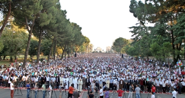 Emri:  falja-e-fiter-bajramit-6.jpg

Shikime: 798

Madhsia:  188.2 KB