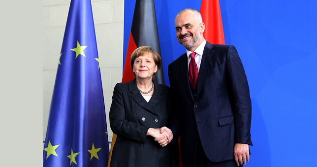 Emri:  big_1_prill_rama_merkel.jpg

Shikime: 285

Madhsia:  125.7 KB