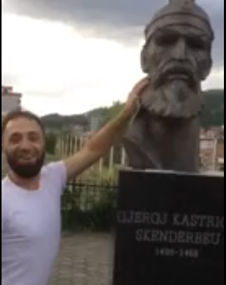 Emri:  k-4_7103.jpg

Shikime: 2076

Madhsia:  34.3 KB