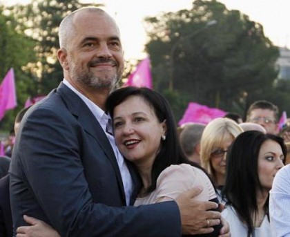 Emri:  linda-420x343.jpg

Shikime: 961

Madhsia:  36.8 KB