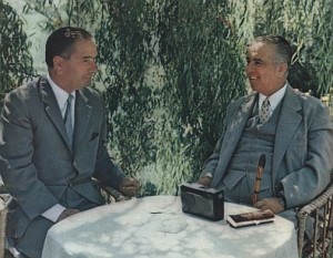 Emri:  enver_hoxha_hysni_kapo_1975-300x233.jpg

Shikime: 3489

Madhsia:  28.3 KB