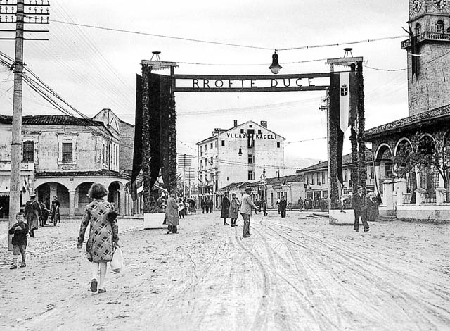 Emri:  1940-tirana-duce-rruga-28-nentori_1.jpg

Shikime: 949

Madhsia:  113.5 KB
