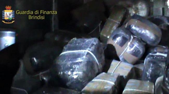 Emri:  droga-itali-8.jpg

Shikime: 879

Madhsia:  27.9 KB