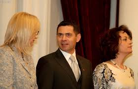 Emri:  download16.jpg

Shikime: 381

Madhsia:  7.5 KB