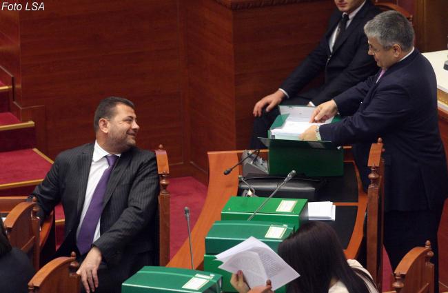 Emri:  fino-+-doshi.jpg

Shikime: 308

Madhsia:  36.2 KB