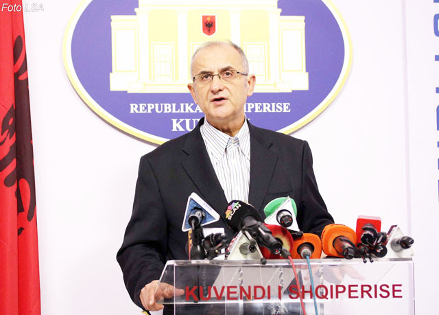 Emri:  Petrit-Vasili.jpg

Shikime: 870

Madhsia:  68.8 KB