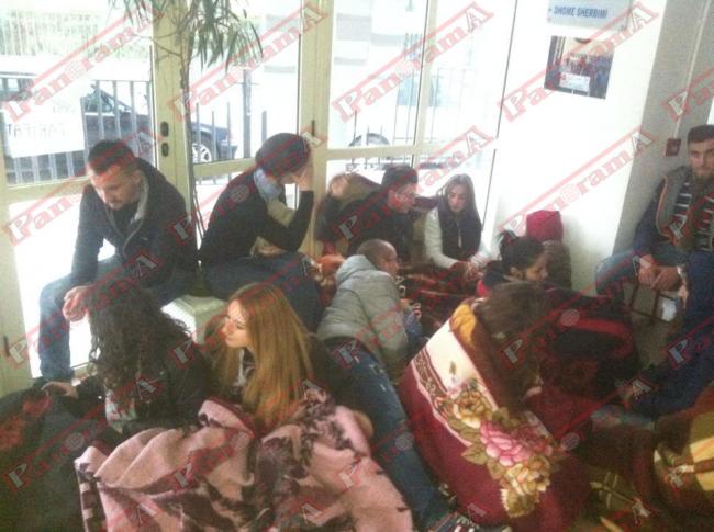 Emri:  studenteprotesta.jpg

Shikime: 2034

Madhsia:  48.8 KB