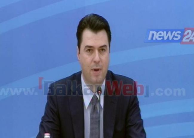 Emri:  basha-ne-grup-parlamentar-e1425385428607.jpg

Shikime: 227

Madhsia:  19.0 KB
