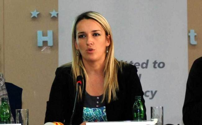 Emri:  arbana-xharra3.jpg

Shikime: 3298

Madhsia:  26.7 KB