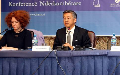 Emri:  ambasadoret.jpg

Shikime: 345

Madhsia:  36.5 KB