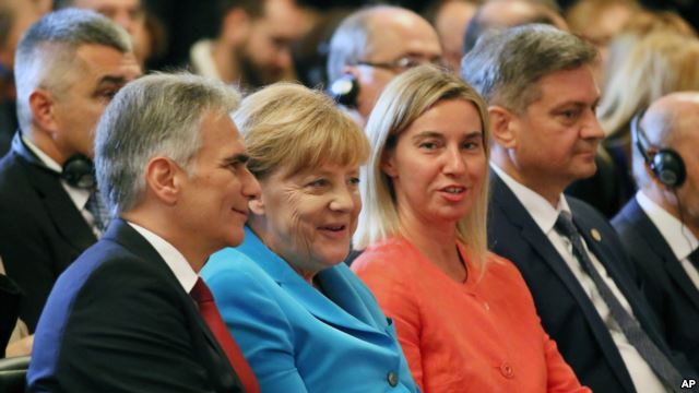 Emri:  merkel2.jpg

Shikime: 584

Madhsia:  37.3 KB