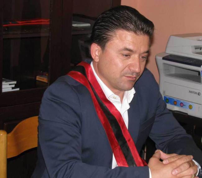 Emri:  kavaje-elvis-roshi.jpg

Shikime: 350

Madhsia:  36.4 KB