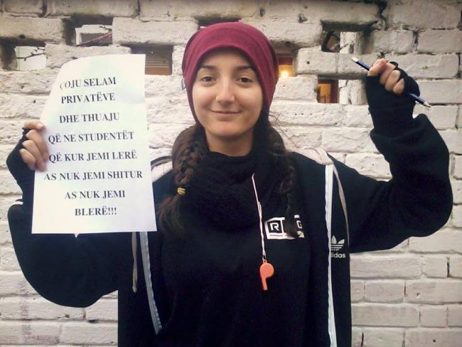 Emri:  klodi.jpg

Shikime: 269

Madhsia:  47.8 KB