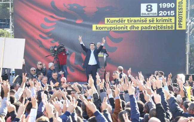 Emri:  lulzim-basha-1.jpg

Shikime: 314

Madhsia:  52.9 KB