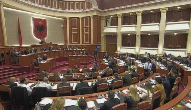 Emri:  parlament5.jpg

Shikime: 570

Madhsia:  48.1 KB