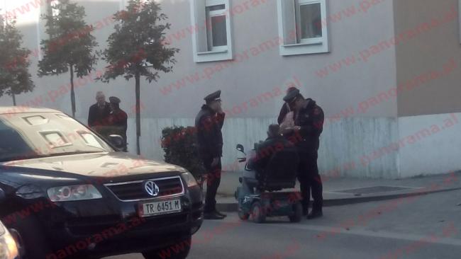 Emri:  personi4.jpg

Shikime: 533

Madhsia:  27.0 KB