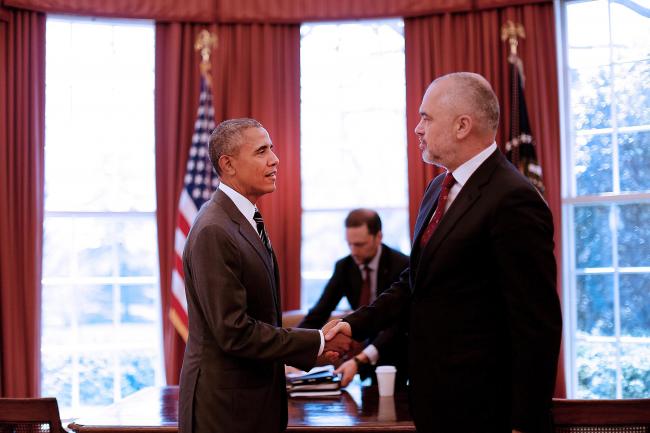Emri:  Edi-Rama-takimi-me-Obamen-ne-SHBA-1.jpg

Shikime: 525

Madhsia:  37.4 KB