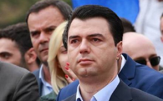 Emri:  basha1.jpg

Shikime: 437

Madhsia:  51.2 KB
