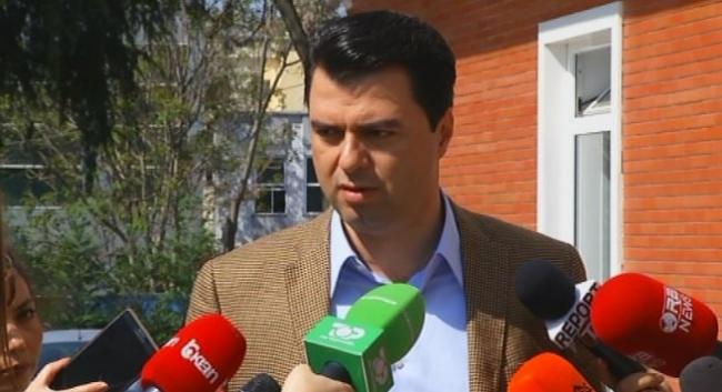 Emri:  Basha-Top-Channel.jpg

Shikime: 421

Madhsia:  37.1 KB