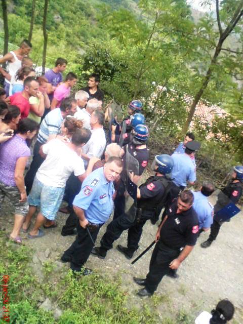 Emri:  Polisi.1.Protesa.jpg

Shikime: 317

Madhsia:  63.7 KB