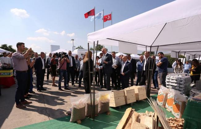 Emri:  Rama-mbetje.jpg

Shikime: 1073

Madhsia:  48.5 KB