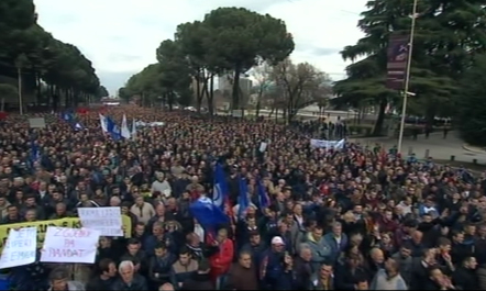 Emri:  1487424497protesta.jpg

Shikime: 472

Madhsia:  89.8 KB