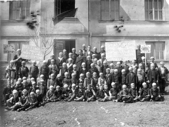Emri:  Shkollat shqipe n Tetov 1941-1944 1.jpg

Shikime: 923

Madhsia:  64.6 KB
