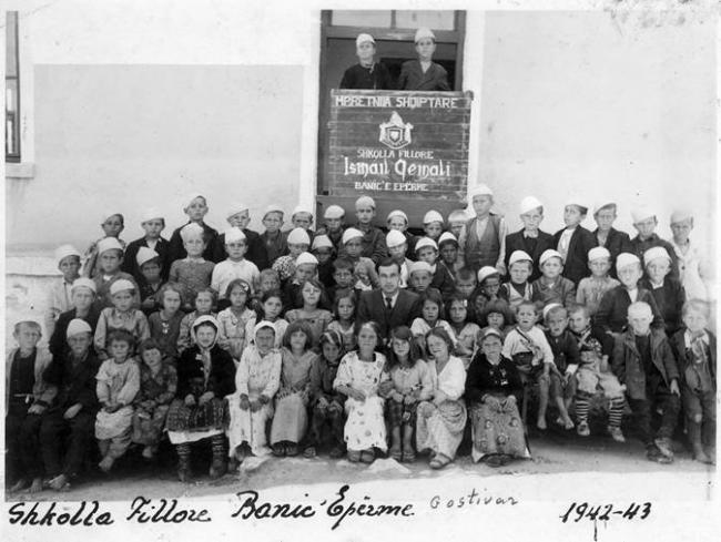 Emri:  Shkollat shqipe n Gostivar 1941-1944 5.jpg

Shikime: 892

Madhsia:  52.5 KB
