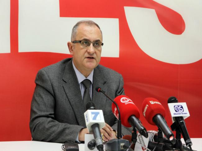 Emri:  Petrit-Vasili-LSI_copy_copy.jpg

Shikime: 355

Madhsia:  33.9 KB