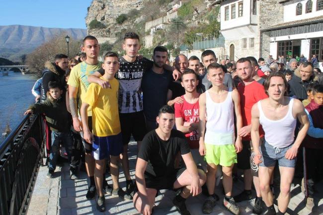 Emri:  UjiBekuarBerat2018_5.jpg

Shikime: 1544

Madhsia:  63.6 KB