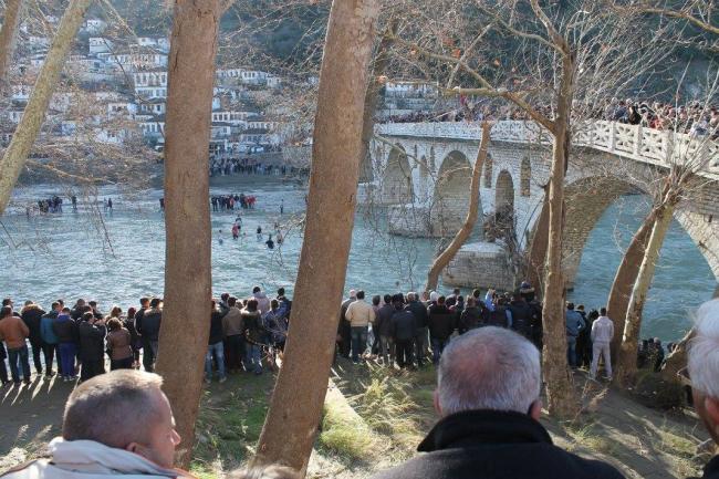 Emri:  UjiBekuarBerat2018_6.jpg

Shikime: 1521

Madhsia:  73.0 KB