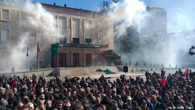 Emri:  protesta-5.jpg

Shikime: 541

Madhsia:  44.0 KB