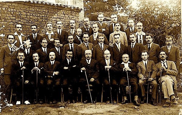 Emri:  3-a-KOngresi-i-Lushnjes2.jpg

Shikime: 455

Madhsia:  156.0 KB