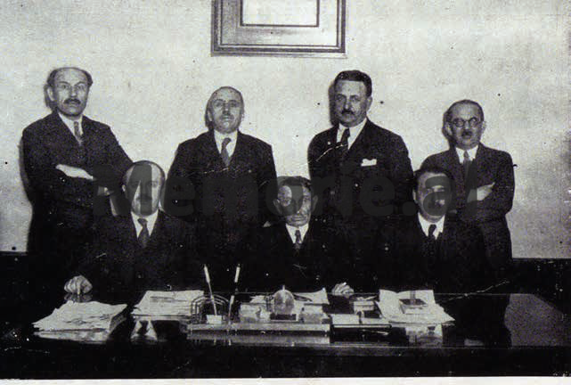 Emri:  Mirash-Ivanaj-Abdurrahman-Dibra-Sandër-Saraci-Xhaferr-Vila-Vasil-Avrami-Pandeli-Evangjeli-.png

Shikime: 2171

Madhsia:  402.0 KB