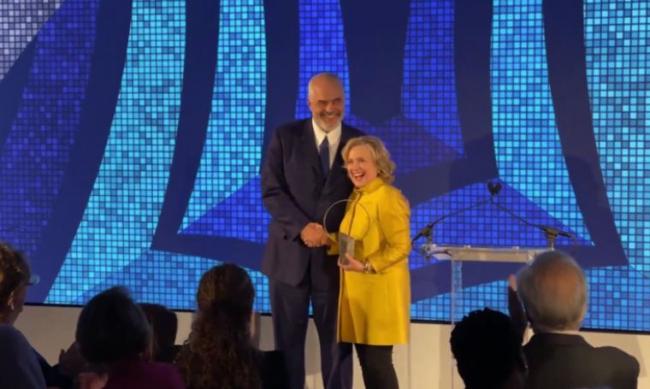 Emri:  clinton-rama.jpg

Shikime: 175

Madhsia:  38.6 KB