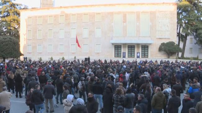 Emri:  9-MARS-2022-PROTESTA-2_frame_16759-1280x720-1.jpg

Shikime: 313

Madhsia:  40.1 KB