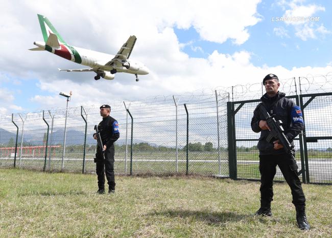 Emri:  aeroport-ushtria.jpg

Shikime: 739

Madhsia:  64.2 KB