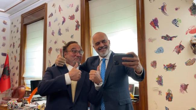 Emri:  e1-5.jpg

Shikime: 111

Madhsia:  33.1 KB